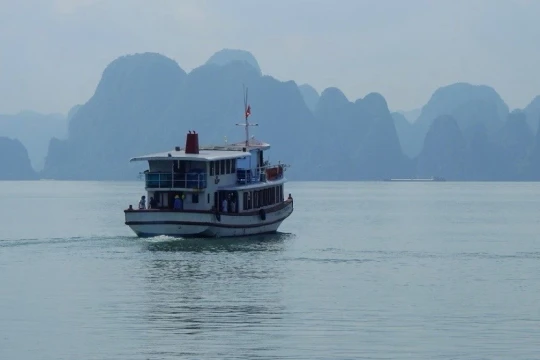 Tàu du lịch bị dừng hoạt động do để khách sử dụng sản phẩm từ nhựa dùng một lần