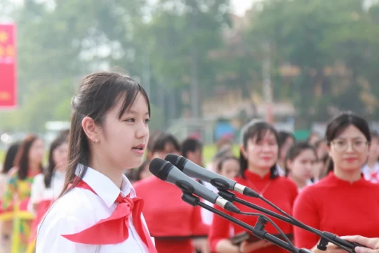 Học sinh giỏi tiêu biểu Thủ đô năm học 2024-2025 báo công dâng Bác