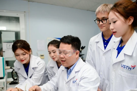 Giải pháp phát triển nguồn nhân lực phục vụ công nghệ cao