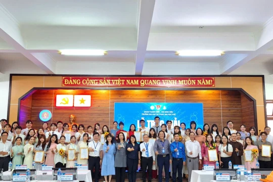 Trao giải thưởng Khoa học sinh viên lần I Trường Đại học Sư phạm, Đại học Huế