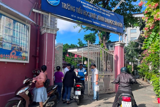 TPHCM: Hết cảnh xếp hàng xuyên đêm mua hồ sơ vào lớp 1