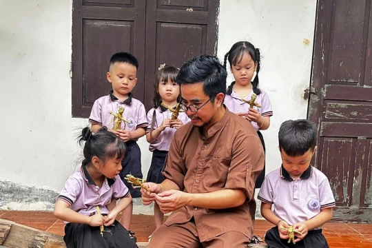 Rơm rạ thành sản phẩm du lịch ở làng cổ Đường Lâm