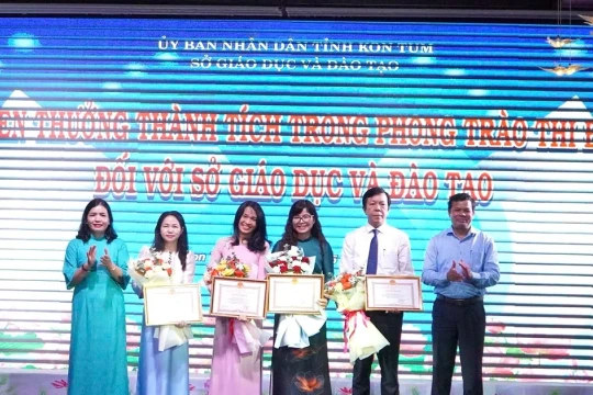 Kon Tum: Tuyên dương, khen thưởng học sinh, giáo viên giỏi tiêu biểu