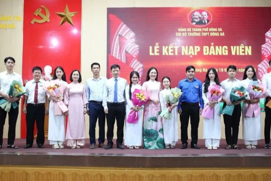 Quảng Trị có 71 học sinh được kết nạp Đảng tuổi 18