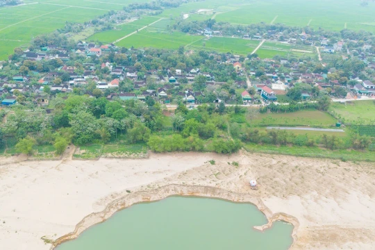 Nghệ An xử phạt doanh nghiệp khai thác cát làm sạt lở bờ sông Lam