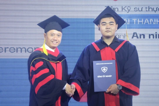 Trường Cao đẳng iSPACE trao bằng tốt nghiệp cho 51 tân kỹ sư thực hành