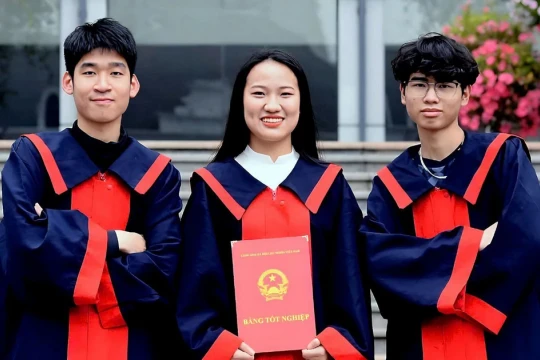 Hai nữ sinh Hà Nội dự thi Olympic quốc tế