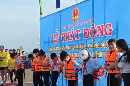 TP Huế phát động chương trình bơi an toàn, phòng chống đuối nước