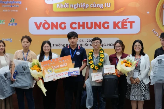 Sinh viên thiết kế bơm tiêm truyền thông minh, hỗ trợ y tế từ xa