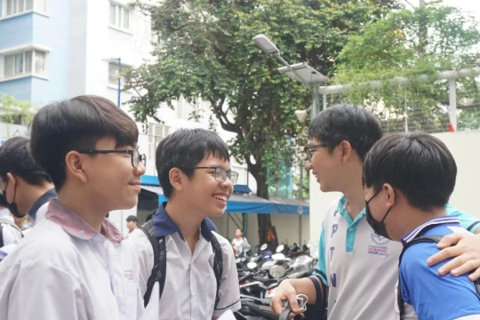 Hơn 3.500 thí sinh bước vào kỳ thi vào lớp 10 Trường Phổ thông Năng khiếu