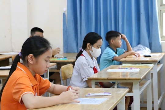 Gãy tay, học sinh "thành phố trong lòng thành phố" vẫn tranh suất vào lớp 6