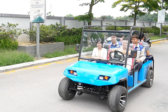 Sinh viên cao đẳng ra mắt mẫu xe điện thân thiện môi trường