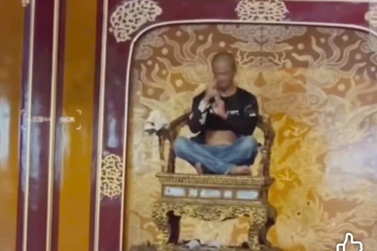 Bắt người đàn ông phá hoại ngai vàng vua Nguyễn ở Đại Nội Huế