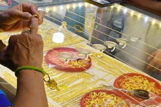 Giá vàng cuối tuần 25/5 bất ngờ tăng 500.000 đồng/lượng, vàng nhẫn tăng mạnh
