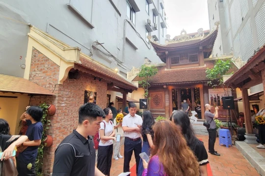 Sắc son 'đánh thức' đình cổ
