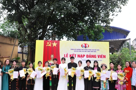 Những hạt giống đỏ từ mái trường vùng cao