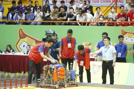 68 sinh viên Trường ĐH Lạc Hồng tham gia thi Robocon Việt Nam 2025