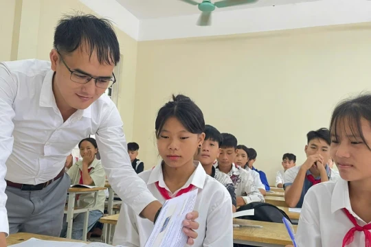 Sẵn sàng cho mùa thi: Thầy cô chong đèn phụ đạo
