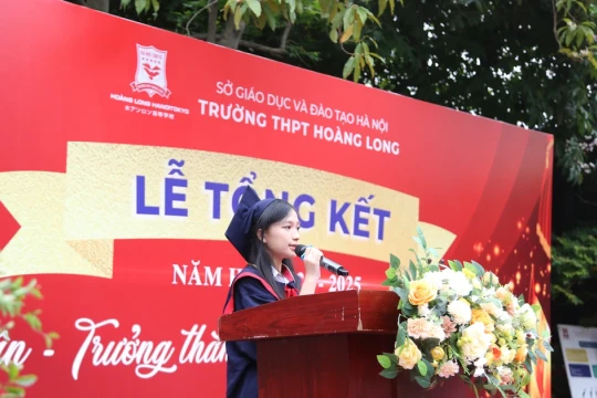 Xúc động lời tri ân thầy cô của nữ sinh Hà thành trong ngày phượng nở