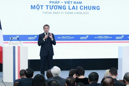 Tổng thống Pháp Emmanuel Macron giao lưu với sinh viên Hà Nội