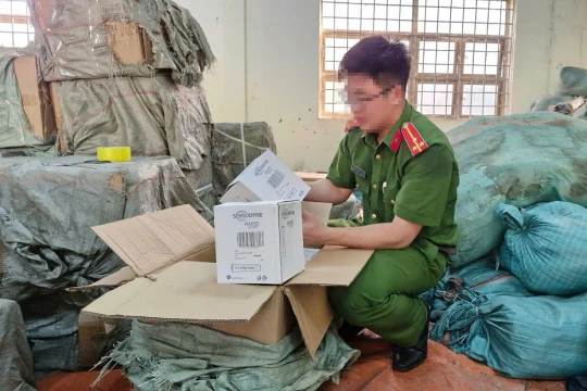 Triệt phá đường dây buôn bán gần nửa triệu sản phẩm hàng giả