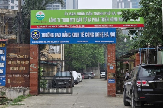 Hơn 100 sinh viên bị dừng học "không lý do"