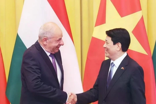 Chủ tịch nước Lương Cường hội đàm với Tổng thống Hungary
