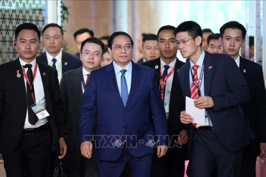 Thủ tướng Phạm Minh Chính và Thủ tướng Malaysia dự thảo luận về trí tuệ nhân tạo