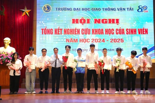 Nhóm sinh viên đoạt giải xuất sắc với dự án thiết bị đo chiều dài đường bộ