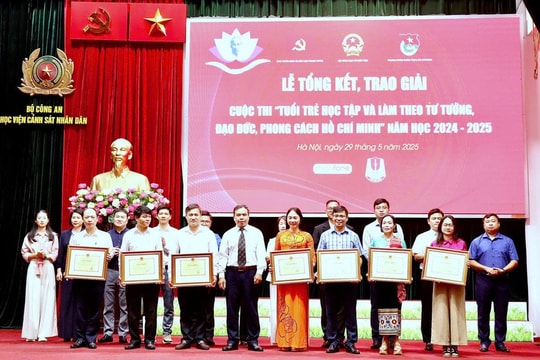 Bộ GD&ĐT trao giải cuộc thi Học và làm theo Bác năm 2025