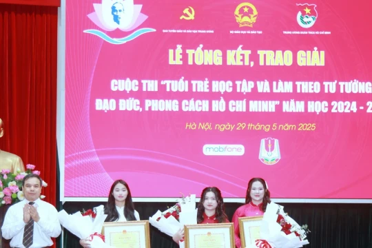 Bộ GD&ĐT trao giải cuộc thi Học và làm theo Bác năm 2025