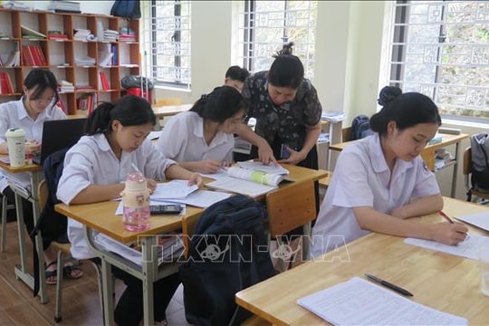 Thi tốt nghiệp THPT 2025: Học sinh vùng cao an tâm 'chạy nước rút'
