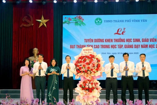 Giáo dục là lĩnh vực được quan tâm đặc biệt để duy trì ổn định và phát triển