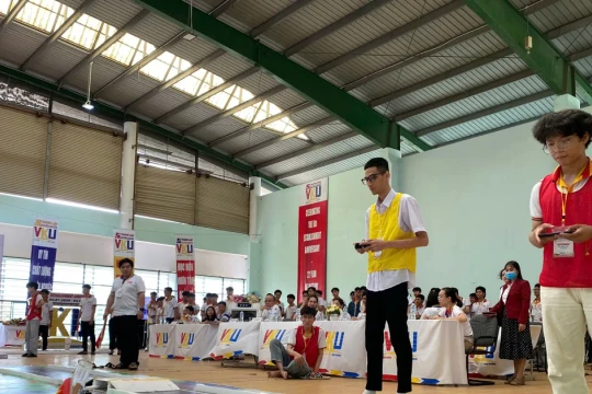 Gần 950 sinh viên miền Trung – Tây Nguyên tranh tài ở Cuộc thi Sáng tạo RoboCar 2024