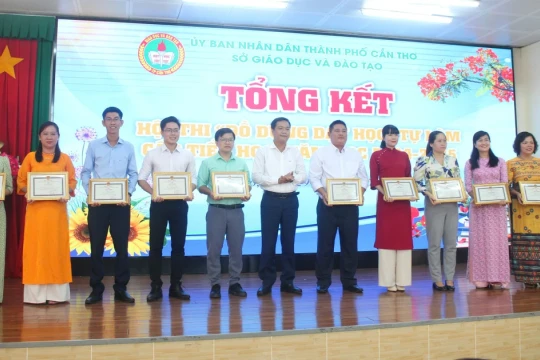 Cần Thơ trao 120 giải thưởng Đồ dùng dạy học tự làm cấp Tiểu học