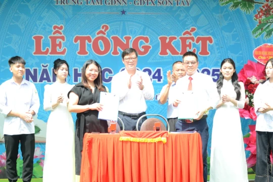 Thầy giáo nhắn nhủ trò tạm 'rời xa điện thoại' trước kỳ thi cuối cấp