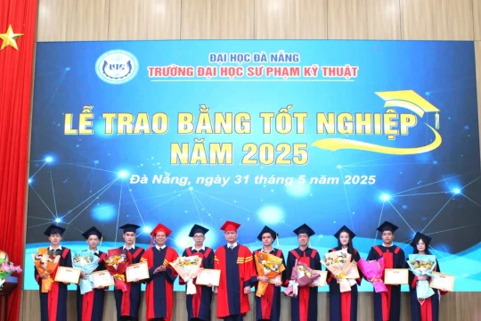 Trường ĐH Sư phạm Kỹ thuật Đà Nẵng trao bằng tốt nghiệp năm 2025