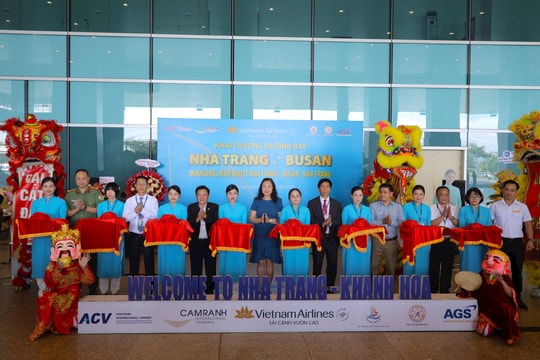 Vietnam Airlines khai trương đường bay thẳng Busan - Nha Trang