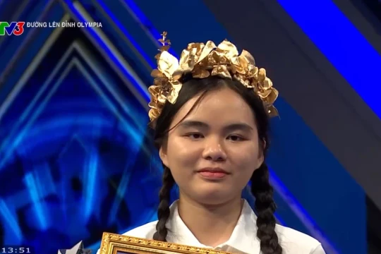Nữ sinh chuyên Hà Nam giành vòng nguyệt quế trận thi tuần Olympia