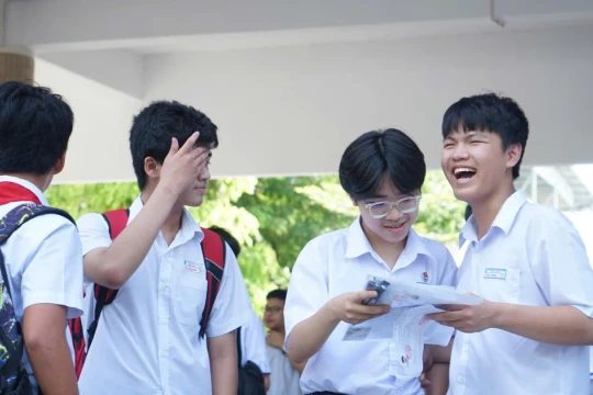 Bài hát "Viết tiếp câu chuyện hòa bình" trong đề thi tiếng Anh vào lớp 10 ở Đà Nẵng