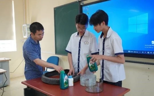 Người thầy 'thầm lặng' thắp lửa đam mê khoa học cho học trò