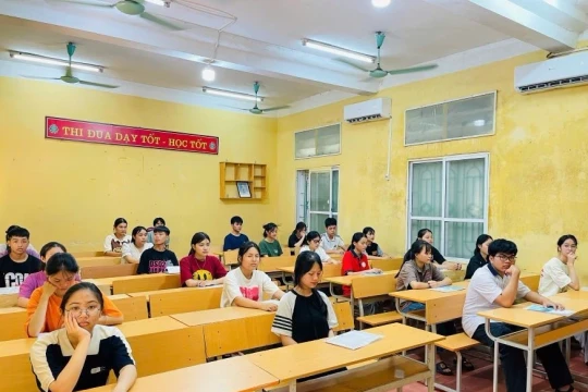 Gần 23.000 thí sinh làm thủ tục dự thi tuyển sinh vào lớp 10 ở Phú Thọ