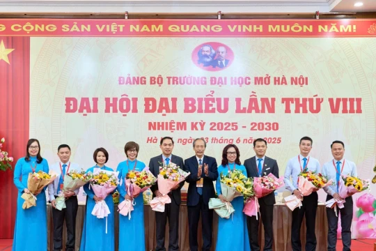 PGS.TS Dương Thăng Long được bầu làm Bí thư Đảng ủy Trường ĐH Mở Hà Nội