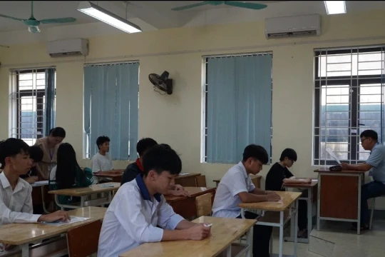Thí sinh Yên Bái bước vào thi các môn chuyên