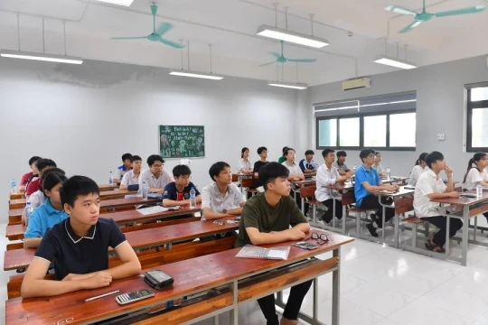 751 thí sinh tranh 420 suất vào lớp 10 trường THPT Chuyên Tuyên Quang