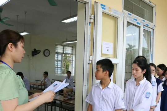 Đề Văn vào lớp 10 ở Nam Định nói về sự lắng nghe và thấu hiểu