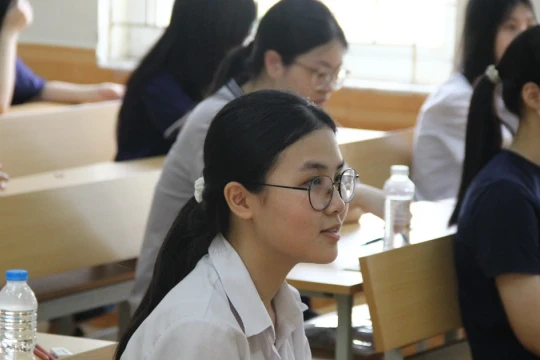 ‘1 chọi 23’ thí sinh giành vé vào chuyên Anh Sư phạm Hà Nội