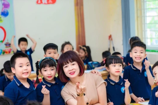 Quy định về chuyển sang ngạch lương giáo viên tiểu học