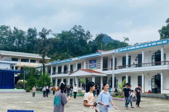 Học sinh Bắc Kạn hoàn thành Kỳ thi tuyển sinh vào lớp 10 hệ không chuyên