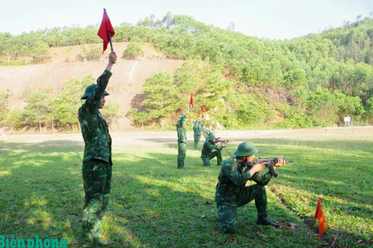 Chiến sĩ mới quyết tâm giành “hoa bắn giỏi”